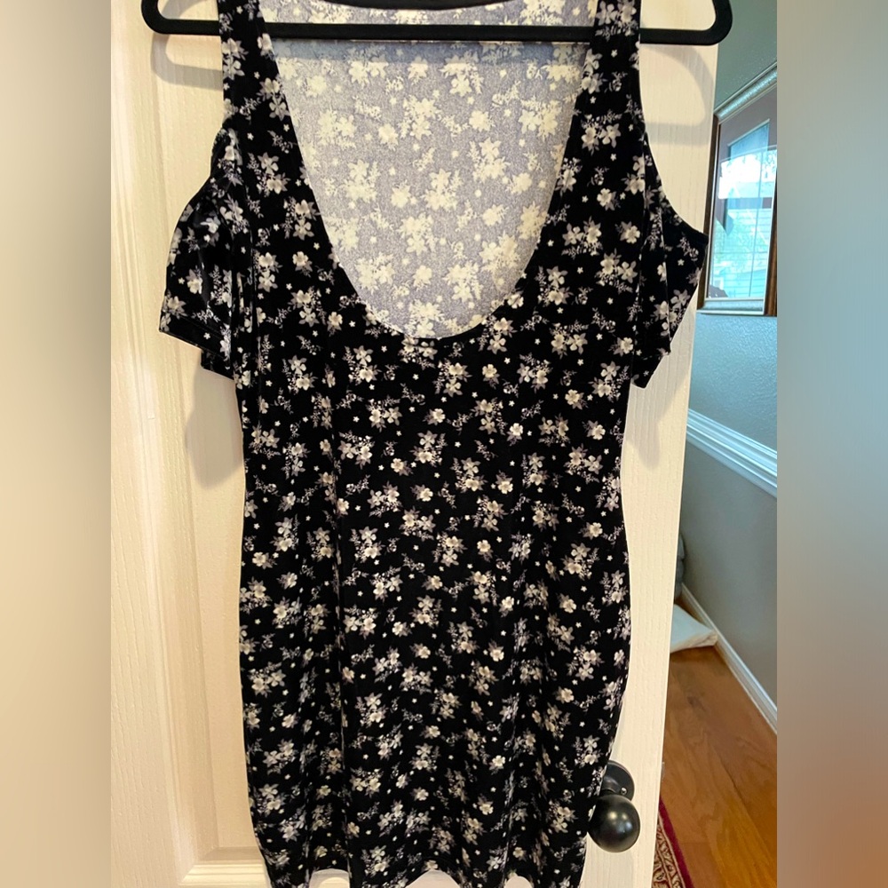 Free people size medium, velour, cold‎ shoulder velour dress.